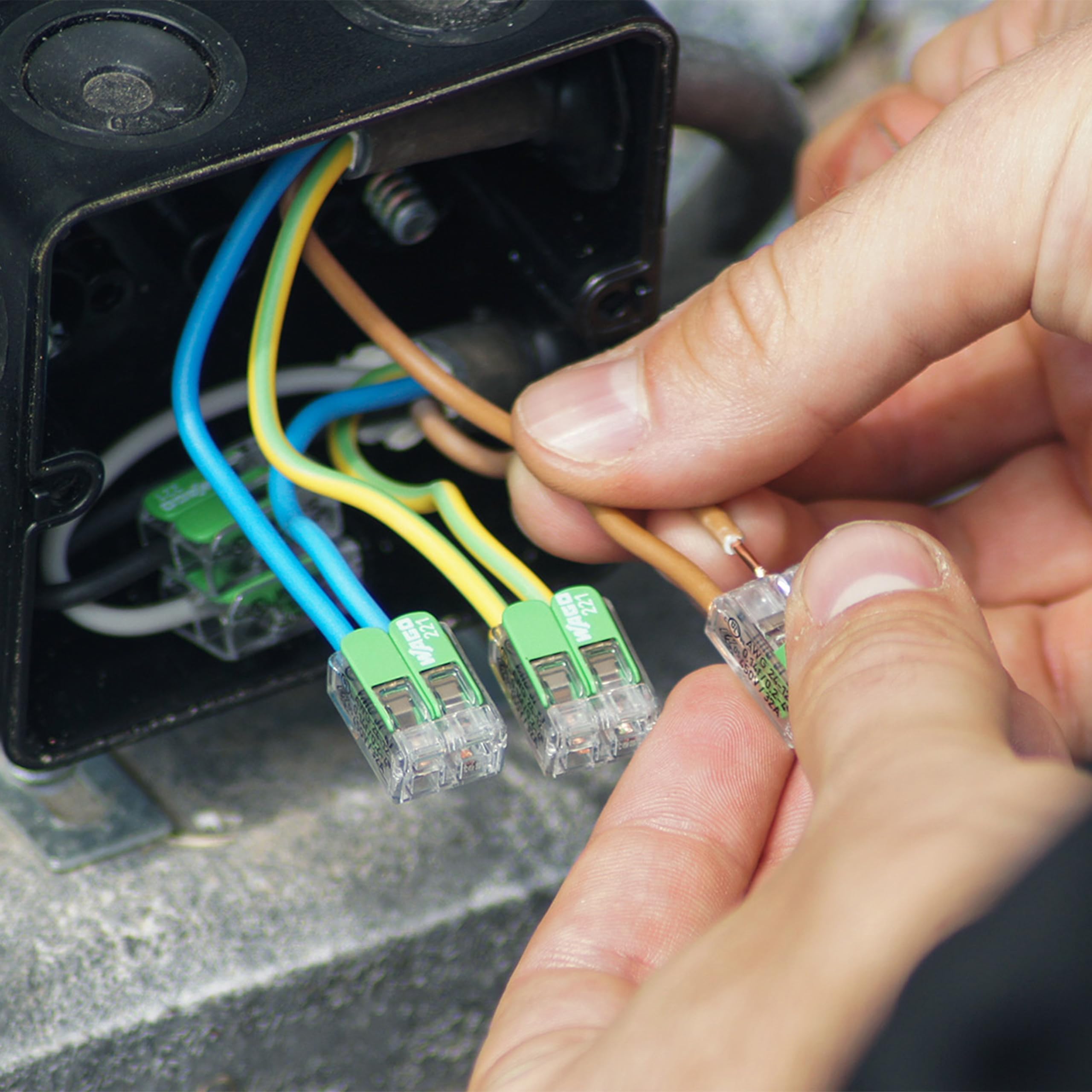 221-425 | WAGO Splicing Connector Green Range | for Solid, Stranded and fine-Stranded Conductors | 5-Conductor with levers | 24-12 AWG | Transparent housing | [25 Pieces] - Image 5