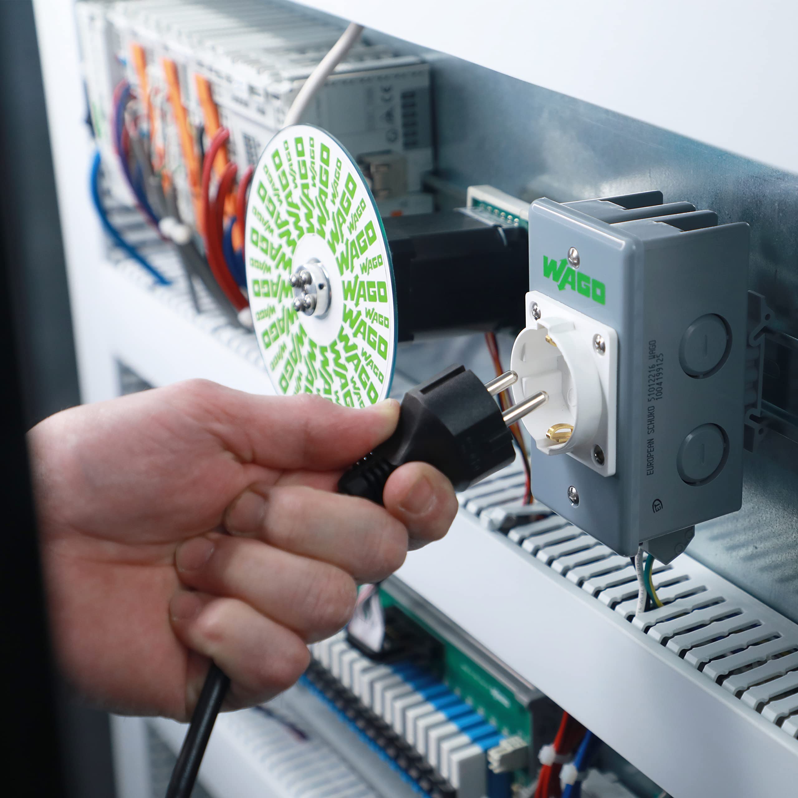 WAGO CPO Series | European Schuko Outlet | 250 VAC | 15 A | Din Rail Mount | [Single Unit] - Image 4