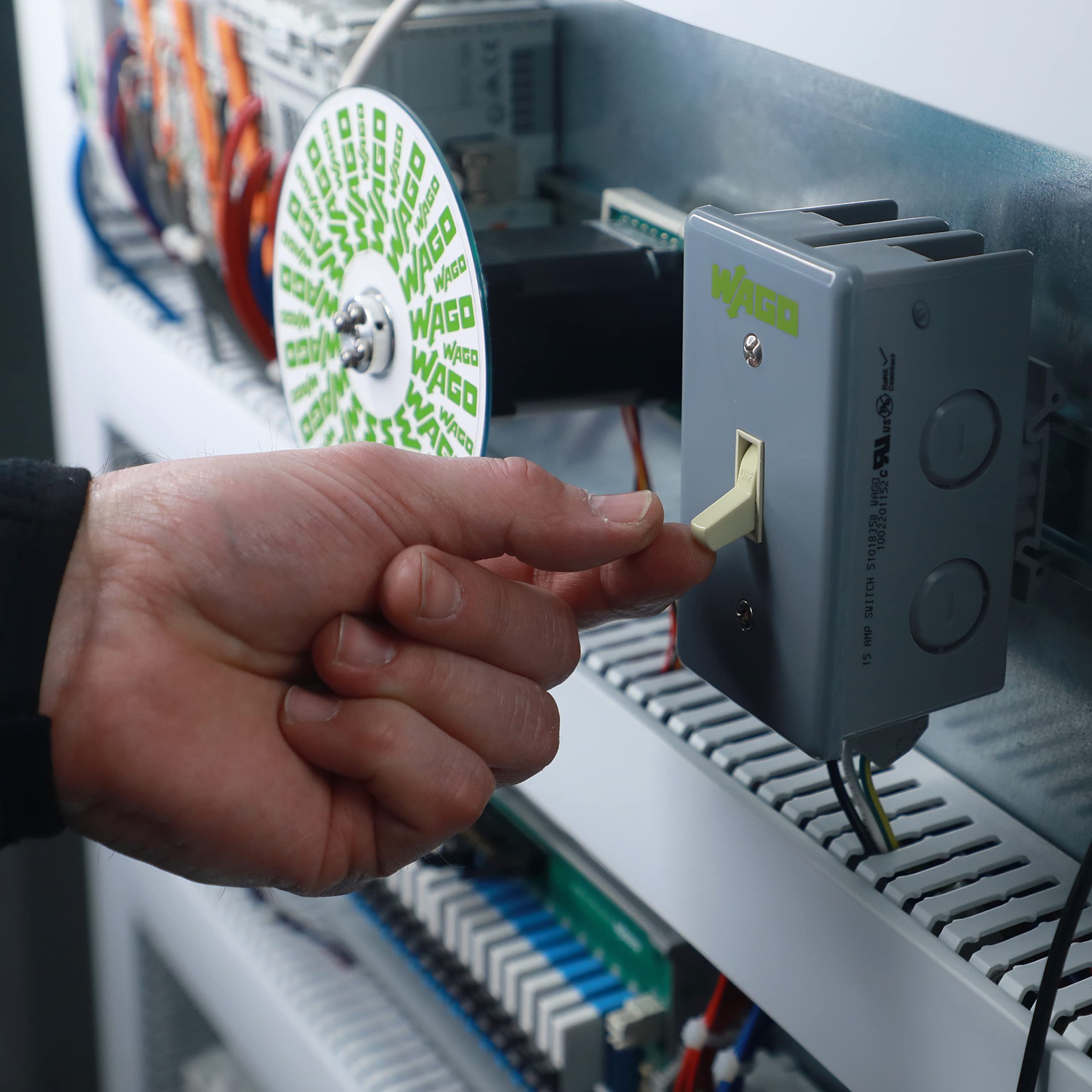 WAGO CPO Series |Wall Switch Box | Single Pole | 125 VAC | 15 A | Din Rail Mount | [Single Unit] - Image 4